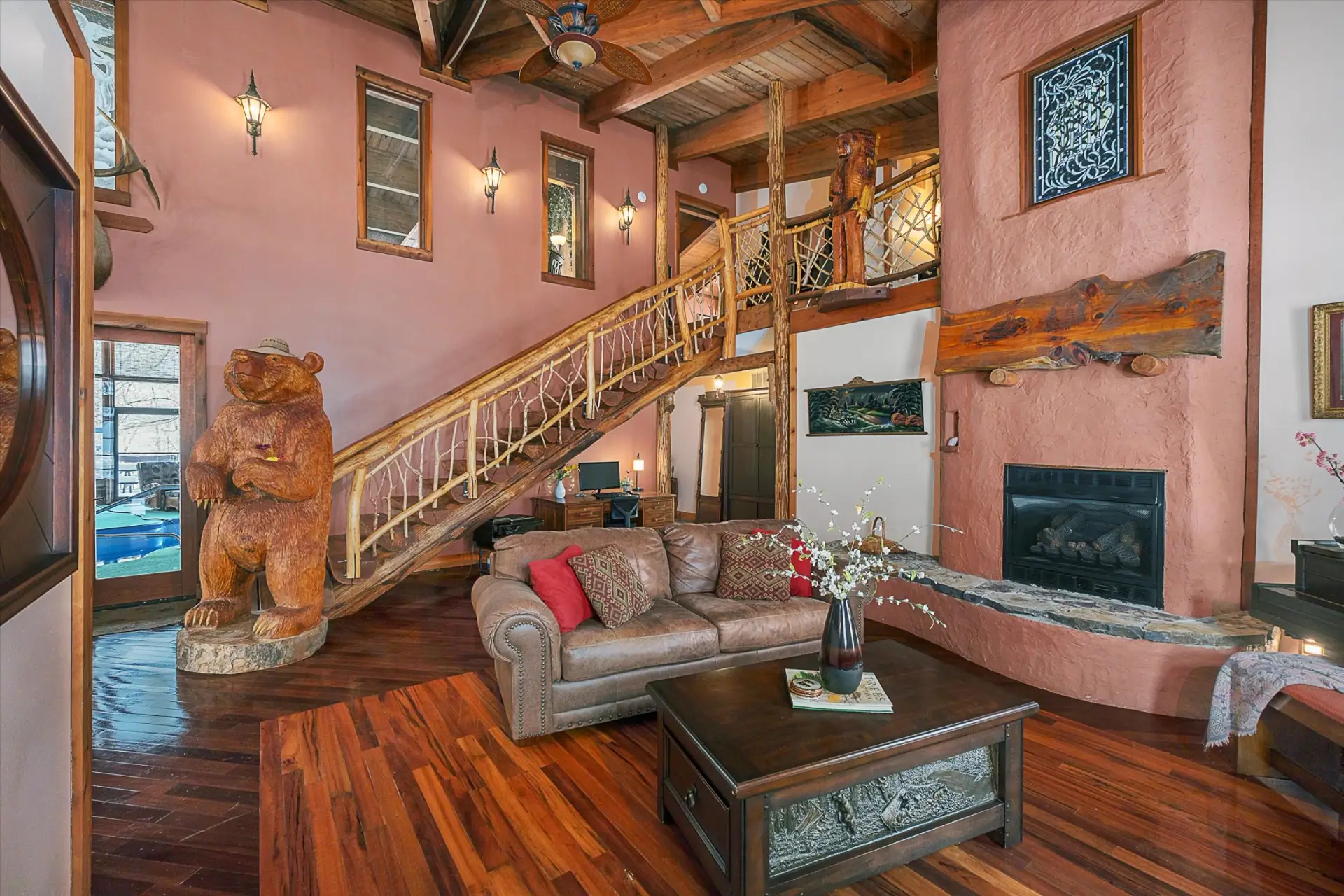 Dinning & Sitting Area